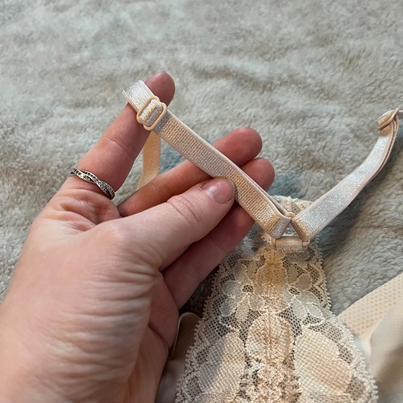 Victorias Secret Seamless Naked's Smooth Raw Laser Cut Racerback Bralette Bra - Picture 3 of 4